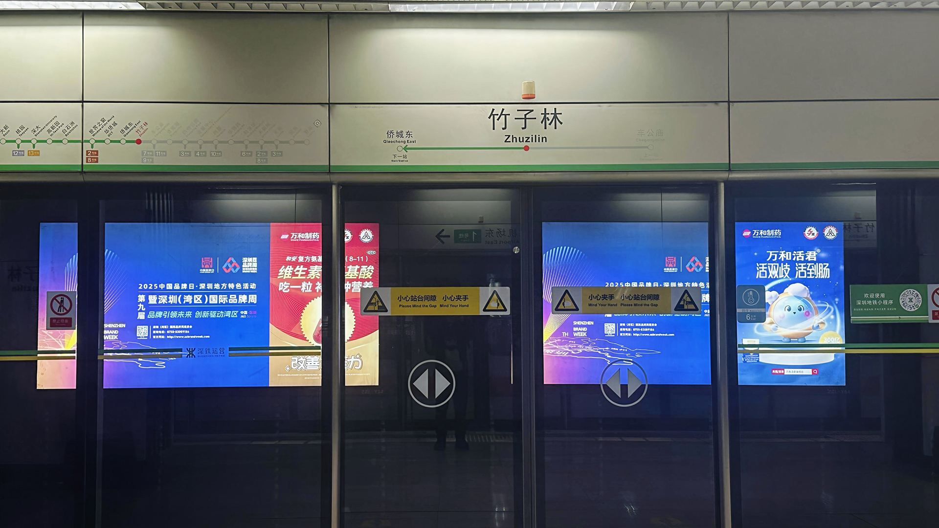 地鐵廣告現(xiàn)場圖(1).jpg